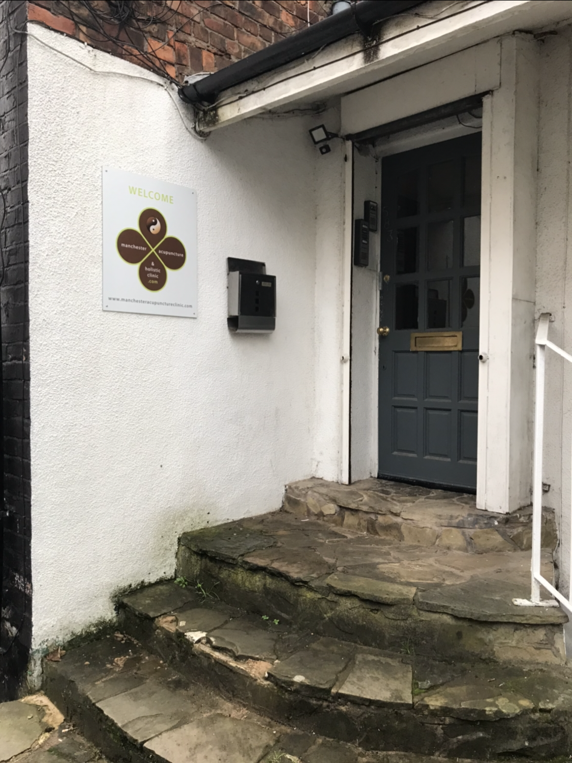 Image of Ryan Baker Estate Agents and the driveway
